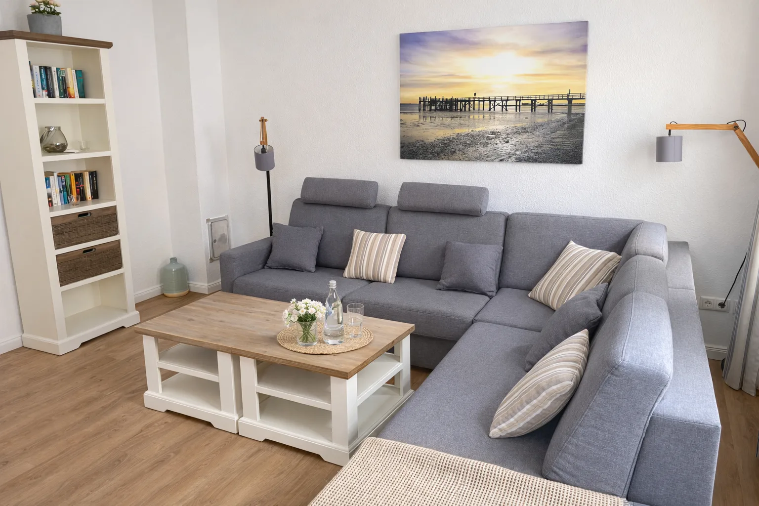 Wohnzimmer im Ferienhaus Seepferdchen auf Föhr – gemütliche Sitzecke mit Sofa